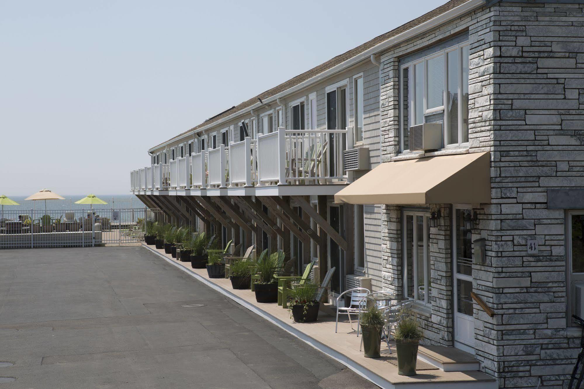 The Corsair & Cross Rip Oceanfront Motel Dennisport Exterior photo